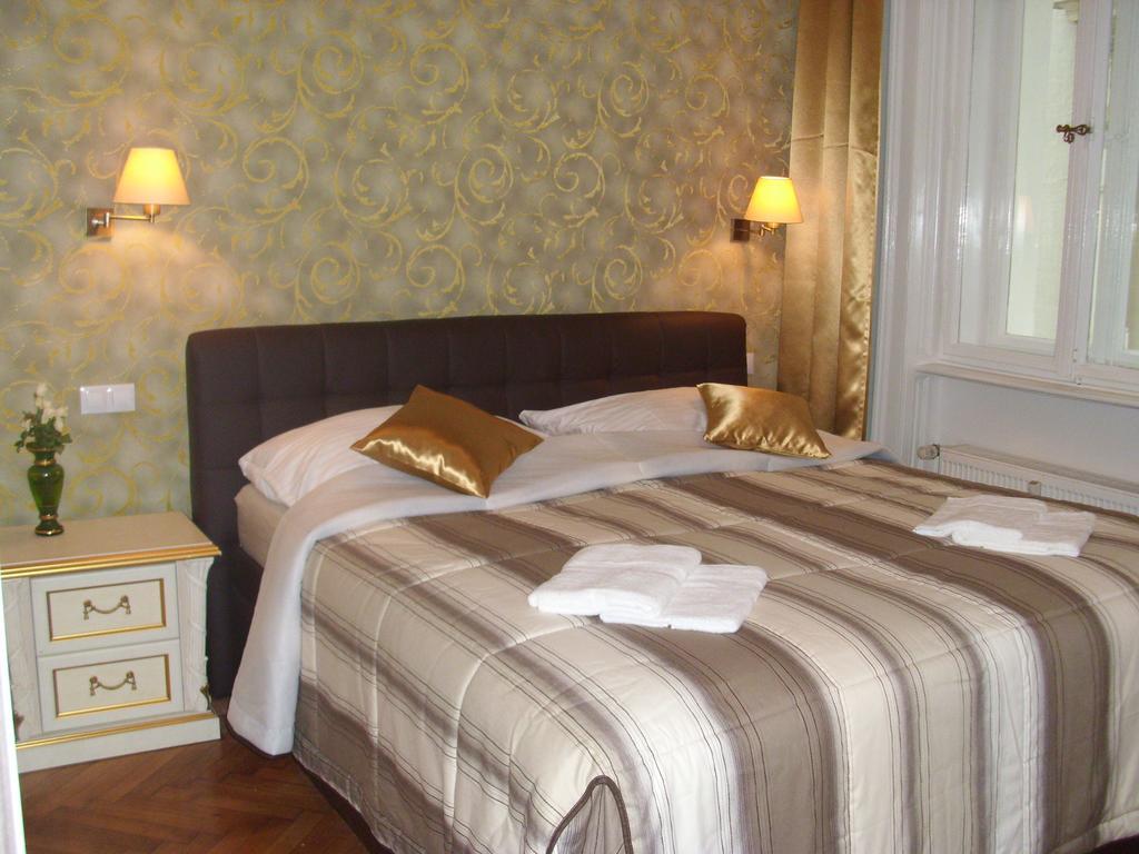 Apartment In City Center - Morassi Karlsbad Rum bild