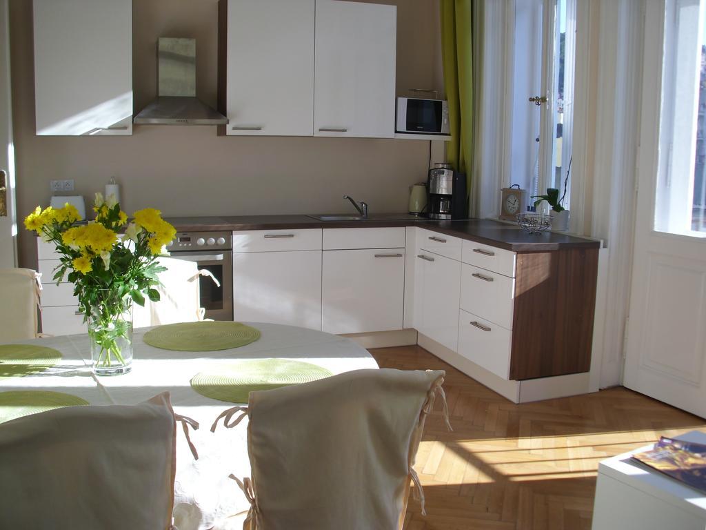 Apartment In City Center - Morassi Karlsbad Exteriör bild